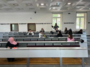 Марија Гиревска со студентите од последипломските студии на Универзитетот за странци во Перуџа, 2026 (лична архива)